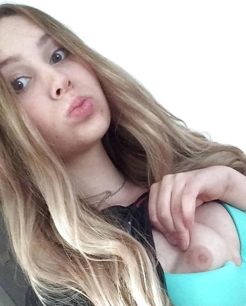25P Hot busty amateur selfies 3