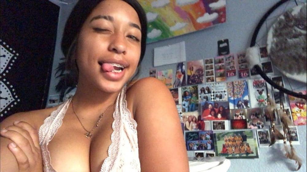 25P Hot busty amateur selfies 3