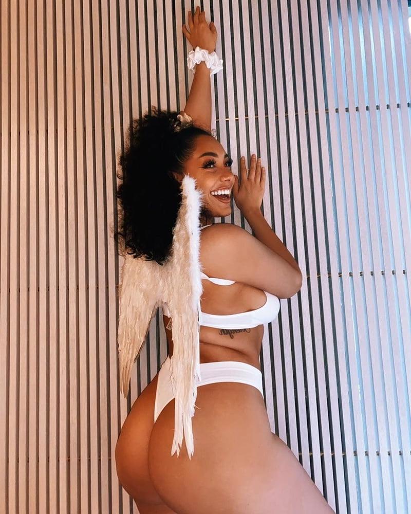 25P Thick curvy black beauty Paris