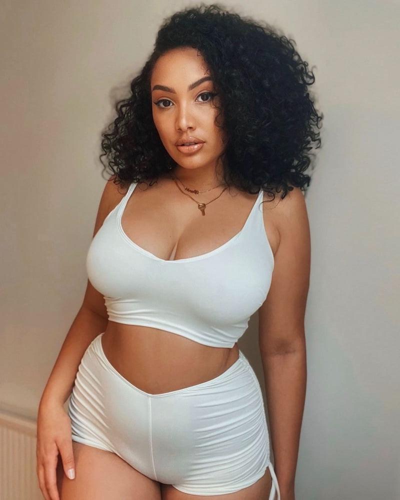 25P Thick curvy black beauty Paris