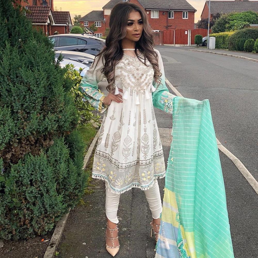 25P Sexy Paki Women Desi Love Cock