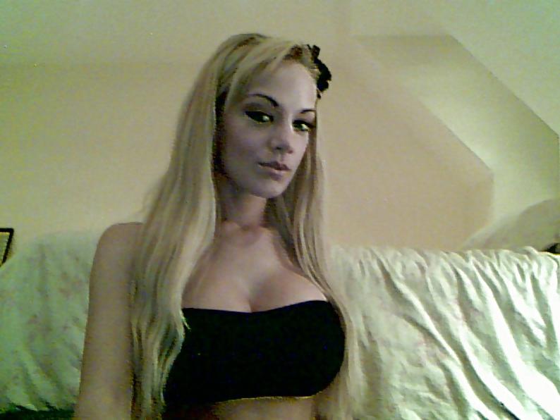 20P Amazing blond self-shot