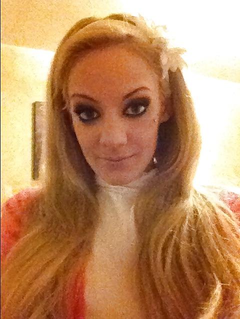 20P Amazing blond self-shot