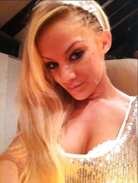 20P Amazing blond self-shot