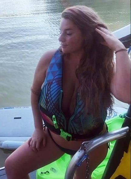 17P Busty Amateur 66