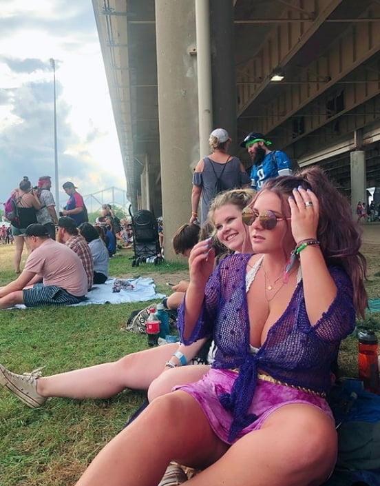 17P Busty Amateur 66