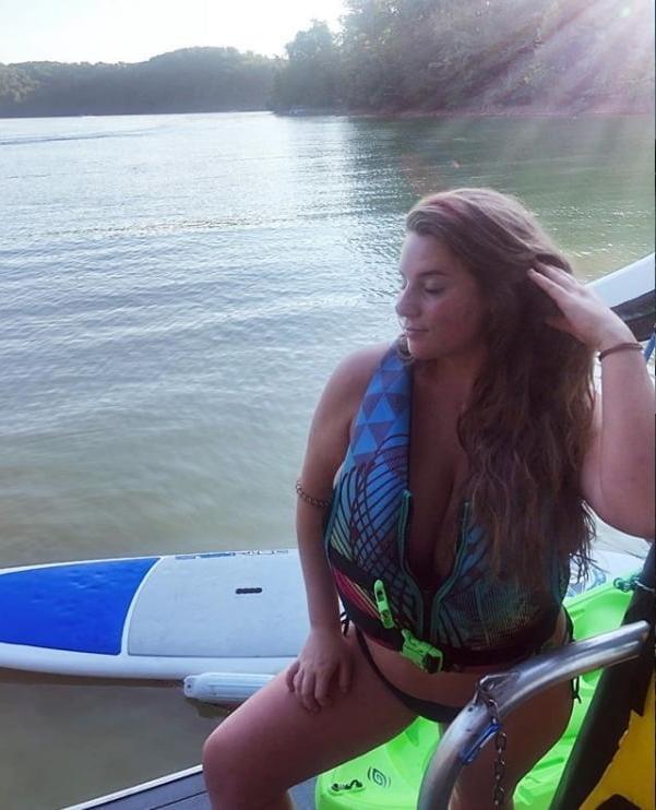 17P Busty Amateur 66