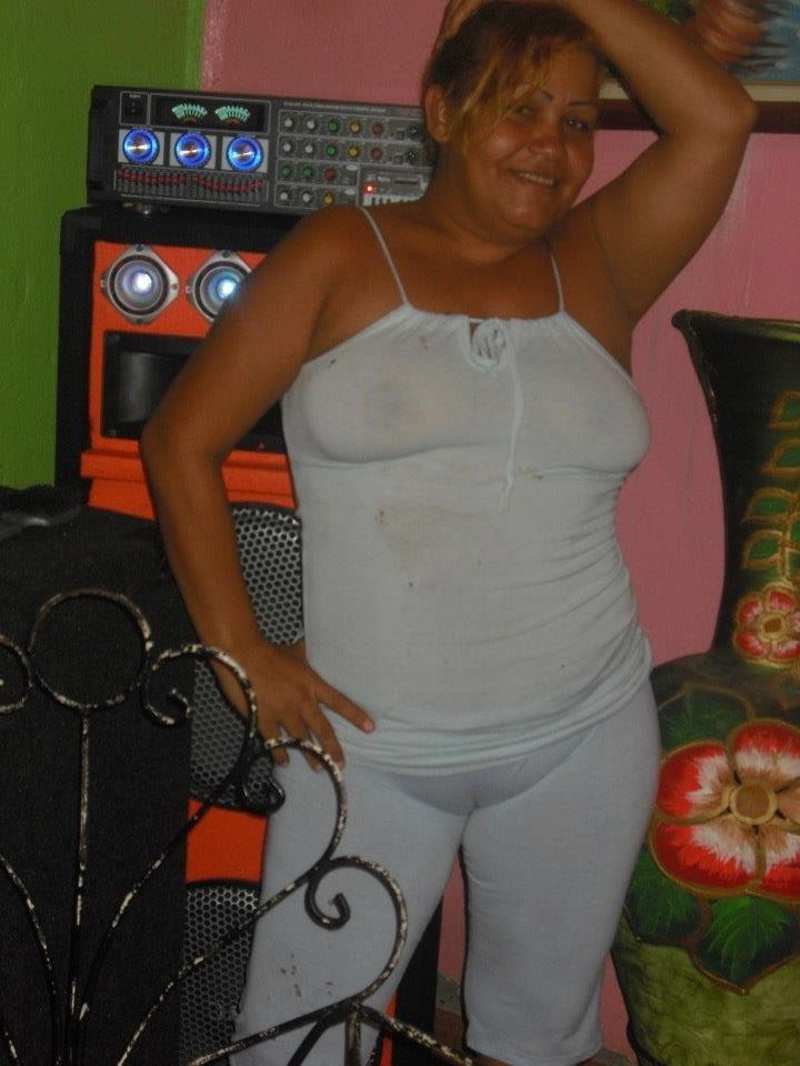 10P Amateur see through, wet tshirts, hard nipples 1