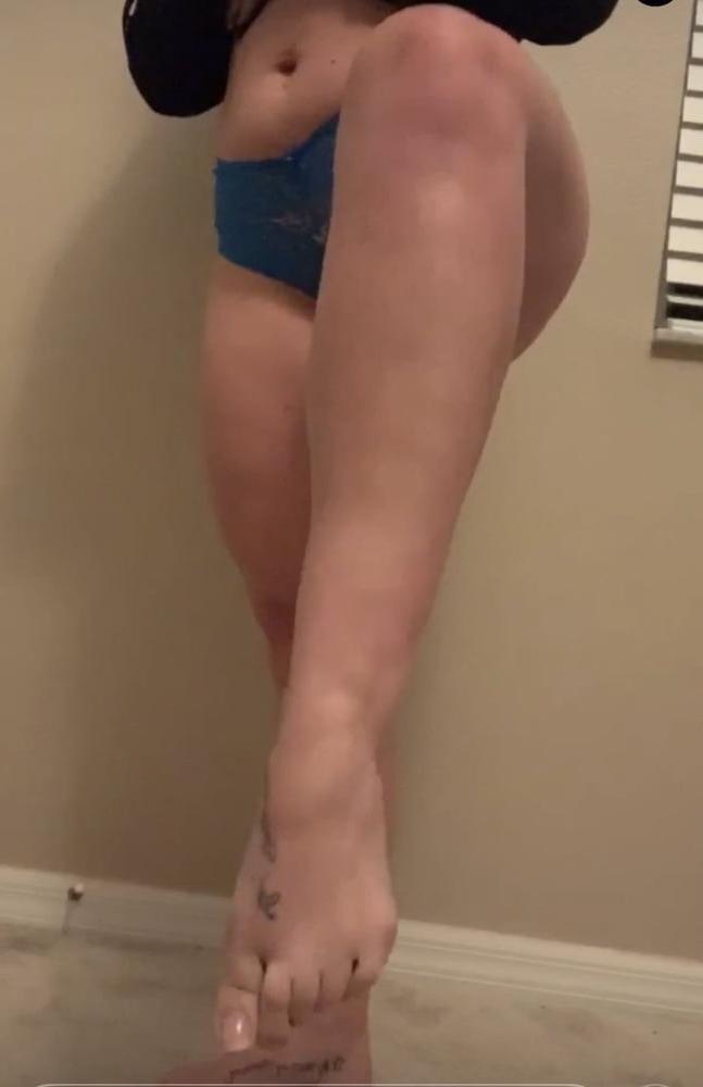 25P MY FLORIDA FOOT GODDESS WITH HER FRECKLES
