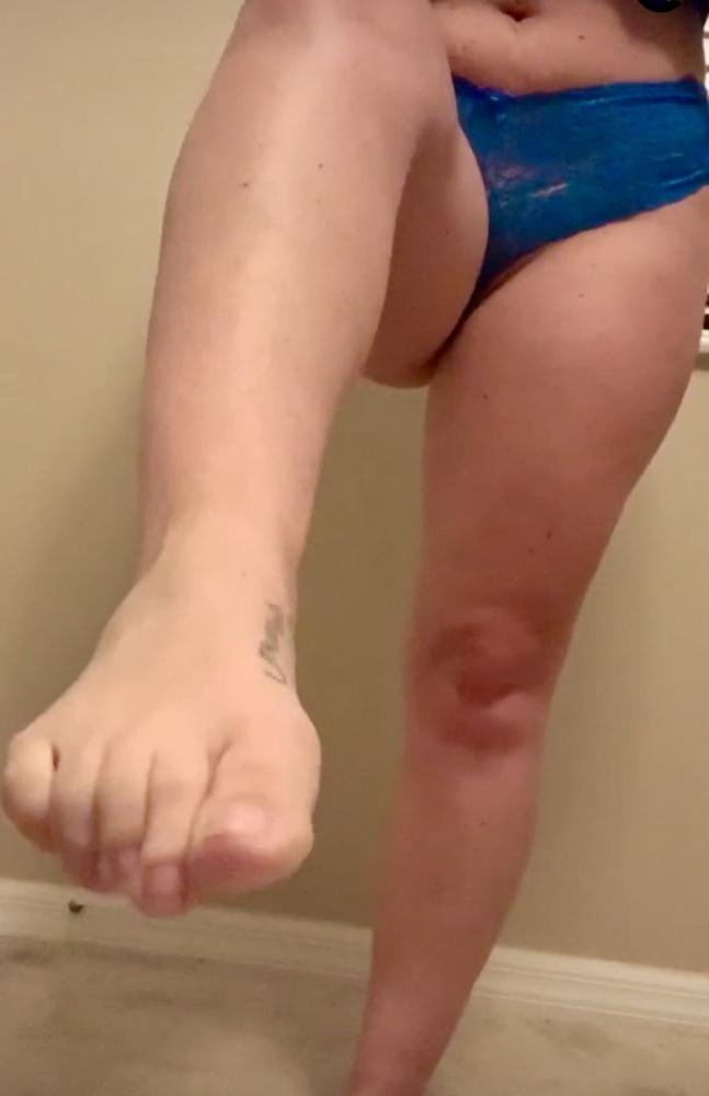 25P MY FLORIDA FOOT GODDESS WITH HER FRECKLES