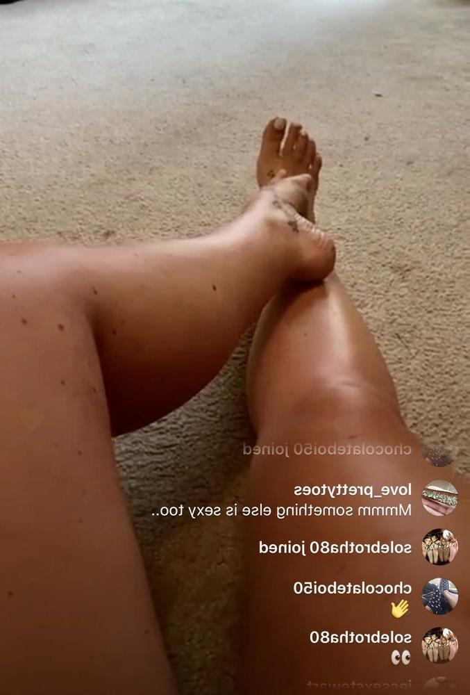 25P MY FLORIDA FOOT GODDESS WITH HER FRECKLES