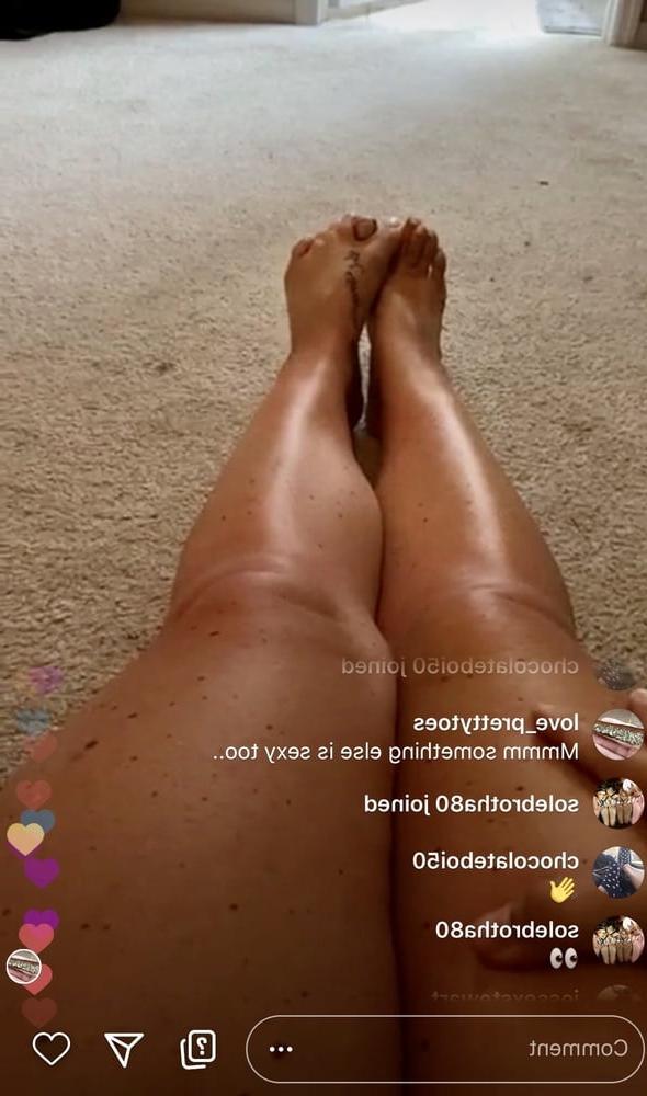 25P MY FLORIDA FOOT GODDESS WITH HER FRECKLES