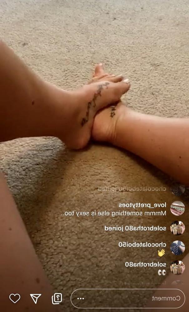 25P MY FLORIDA FOOT GODDESS WITH HER FRECKLES