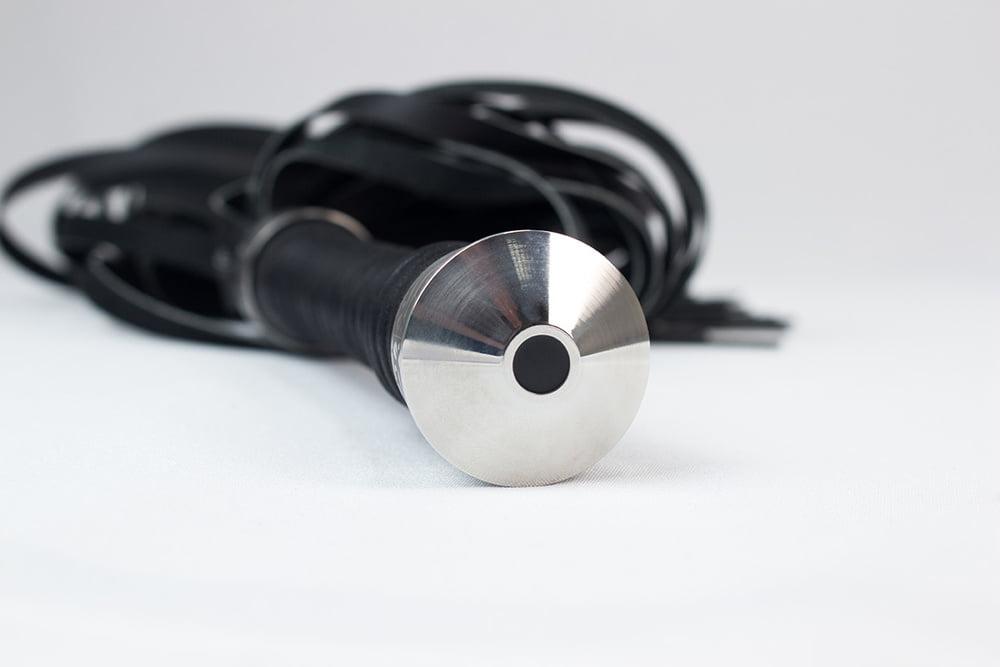 7P Black flogger