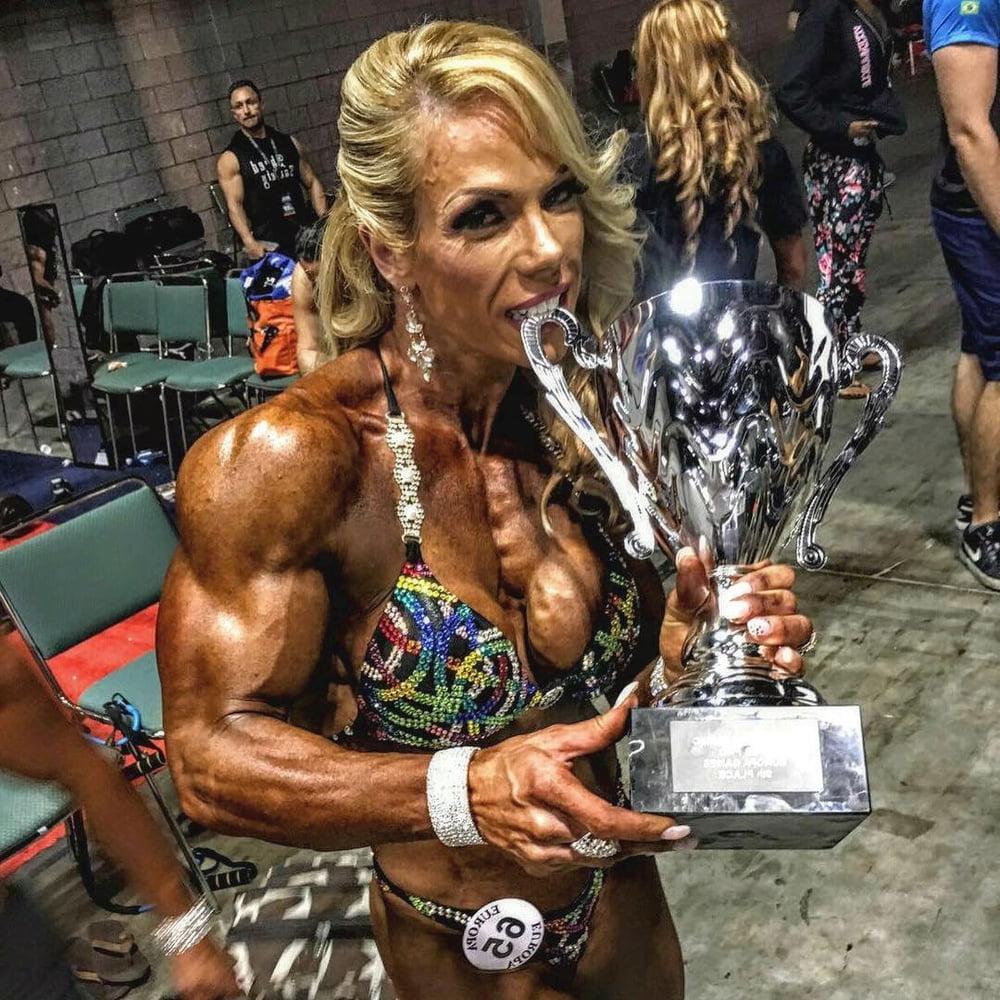 25P Blonde Muscular Beauty Joanna Romano!