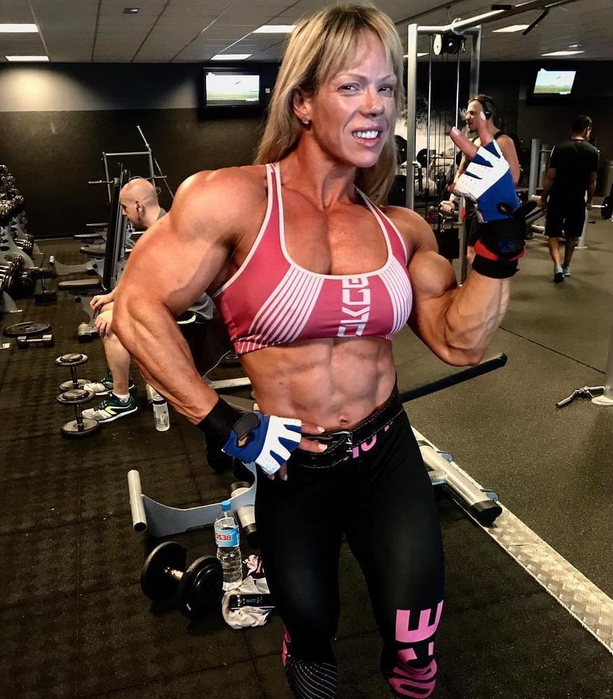 25P Blonde Muscular Beauty Joanna Romano!