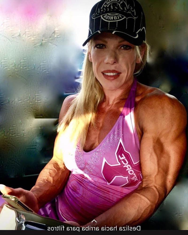 25P Blonde Muscular Beauty Joanna Romano!