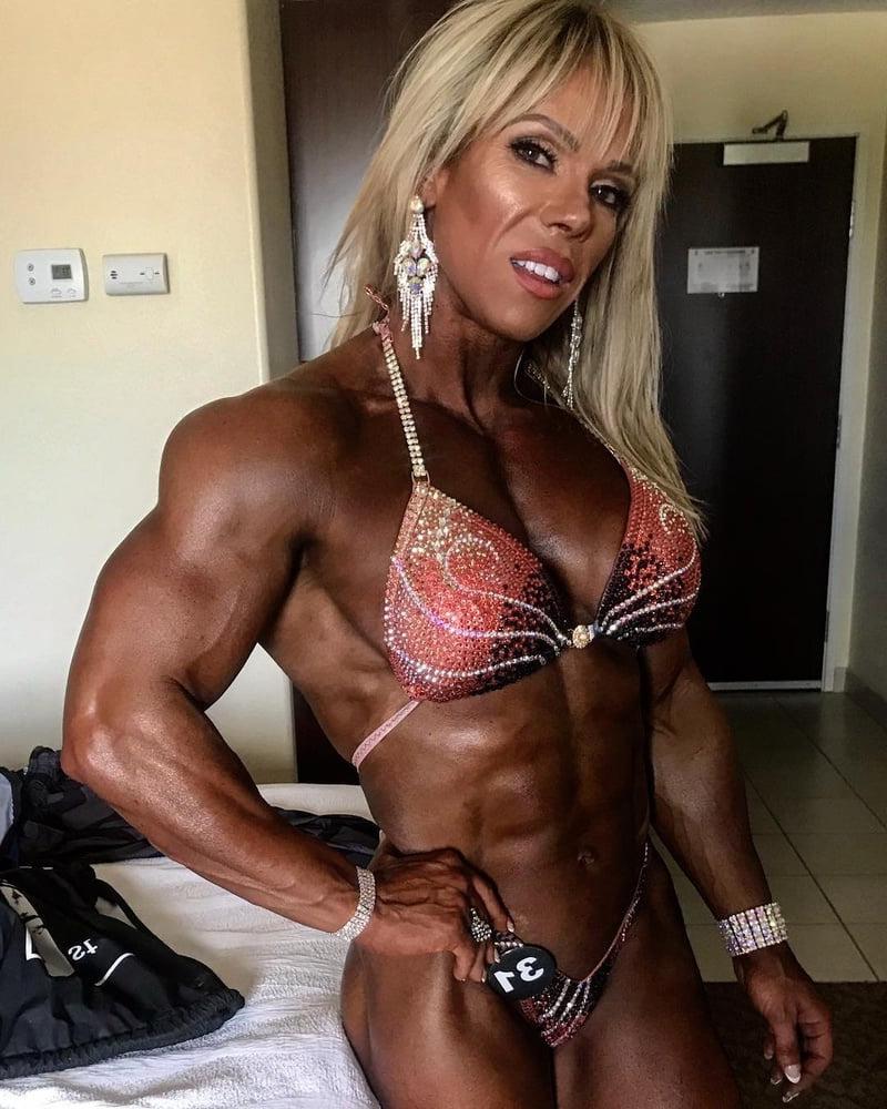 25P Blonde Muscular Beauty Joanna Romano!