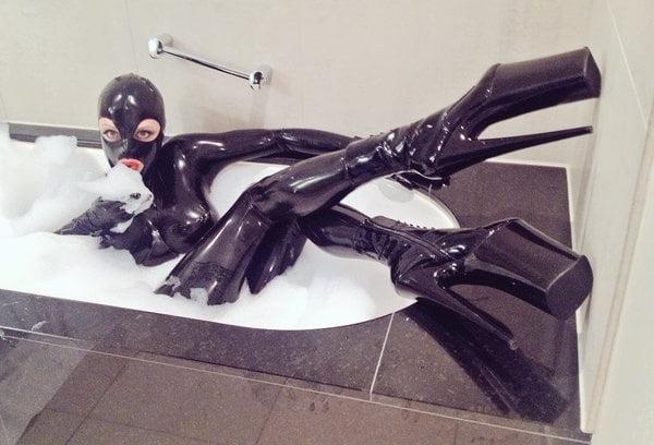 12P Latex girls compilation (leggings, heels, catsuits)