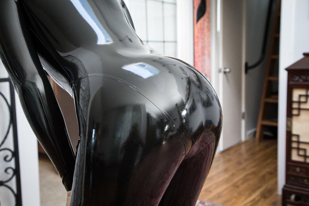 12P Latex girls compilation (leggings, heels, catsuits)