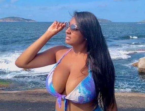 9P Busty Amateur 65