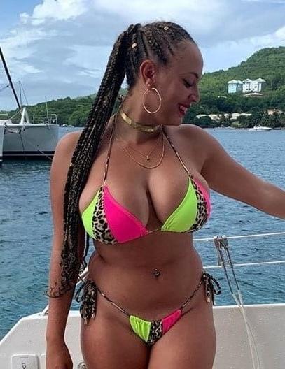 16P Busty Amateur 63
