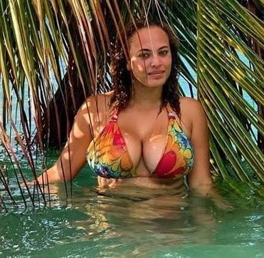 16P Busty Amateur 63
