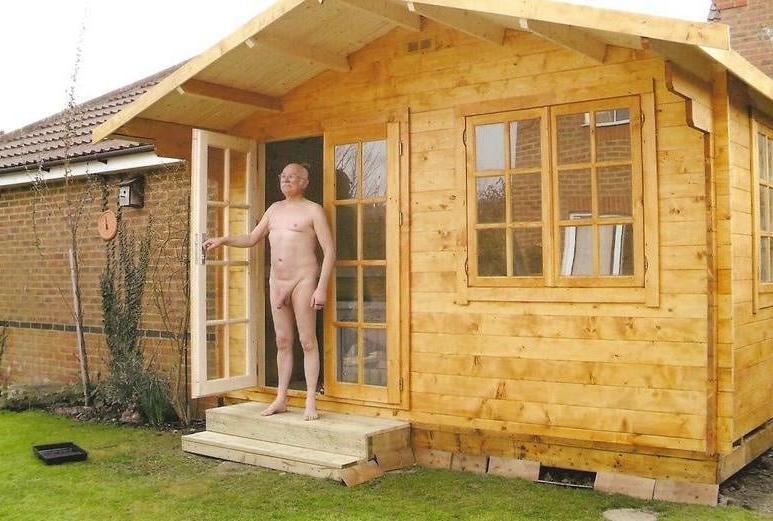 25P 897 naked old man