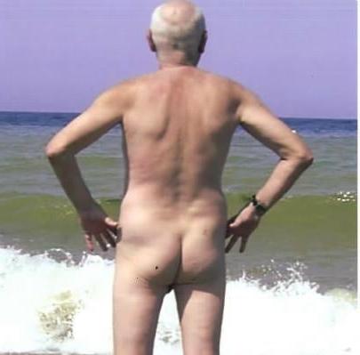 25P 897 naked old man