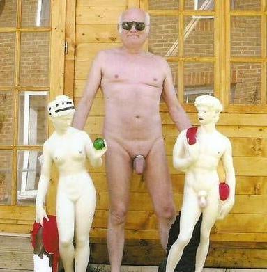 25P 897 naked old man