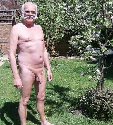 25P 897 naked old man