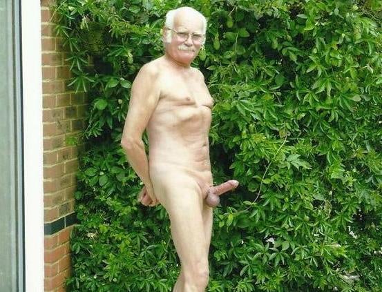 25P 897 naked old man