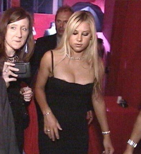25P Downblouse 12