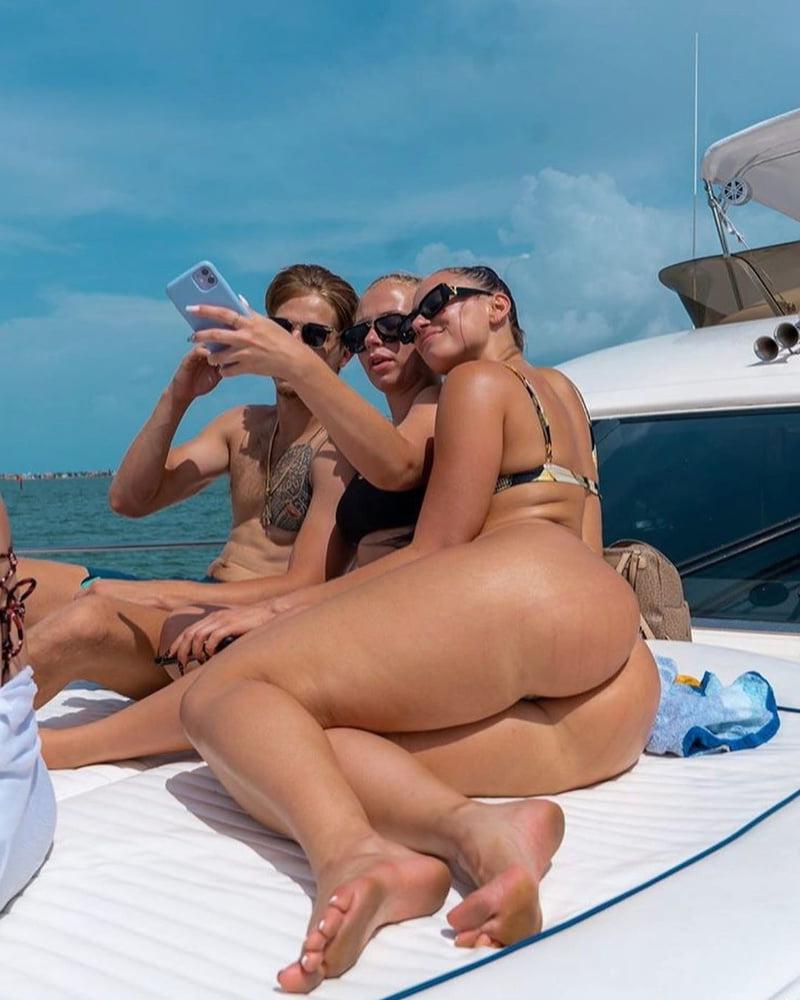 25P YesJulz ultimate ASS compilation