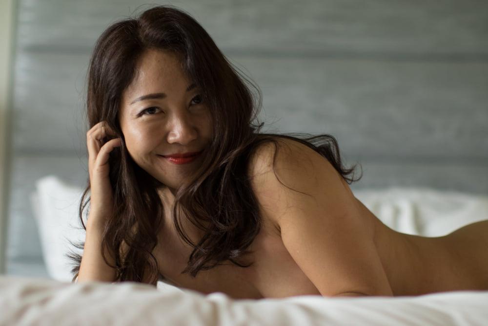 25P Happy Asian Boudoir