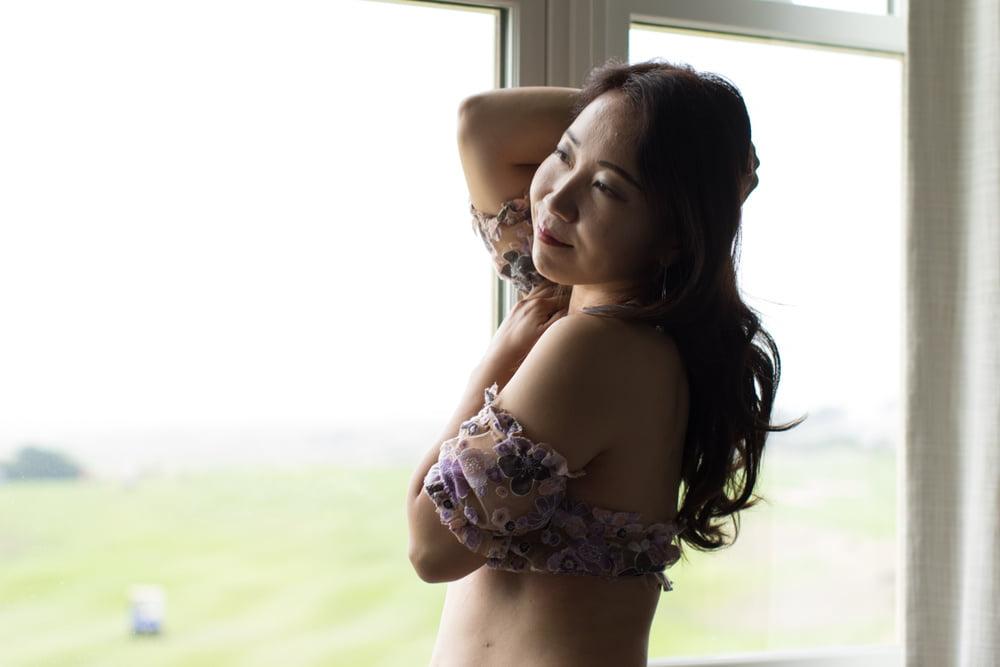25P Happy Asian Boudoir