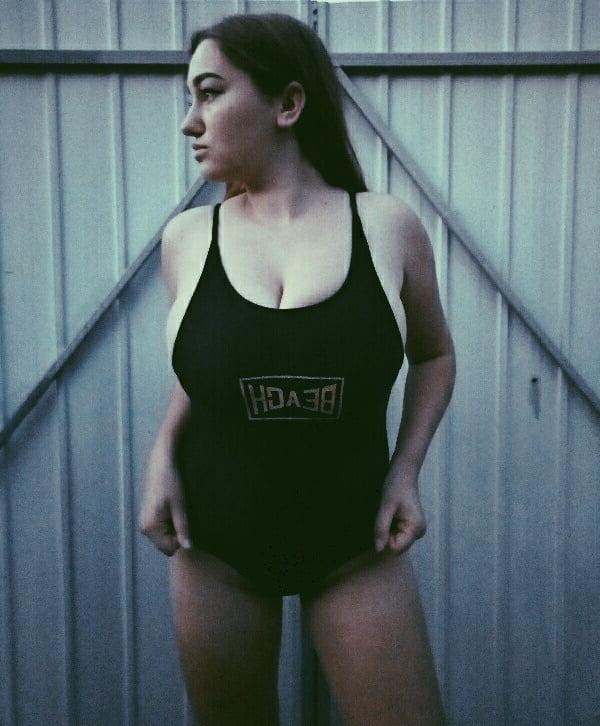 9P Busty Amateur 59