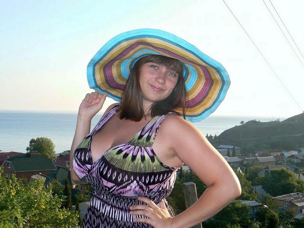 6P Busty Amateur 60
