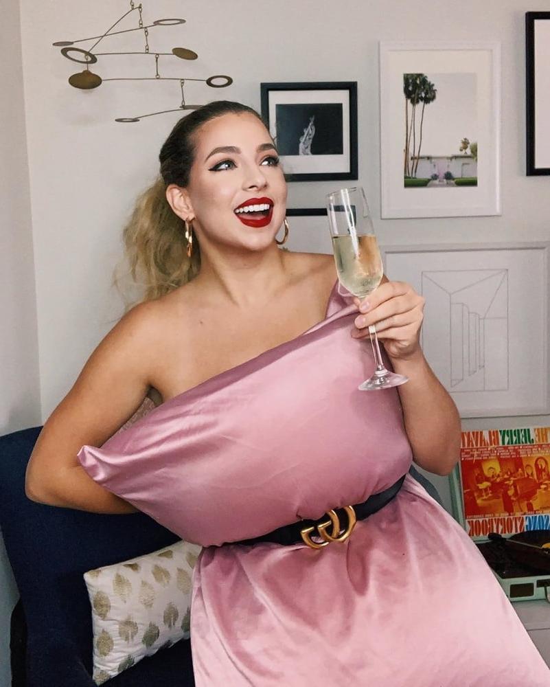 25P Busty Beauty Alex