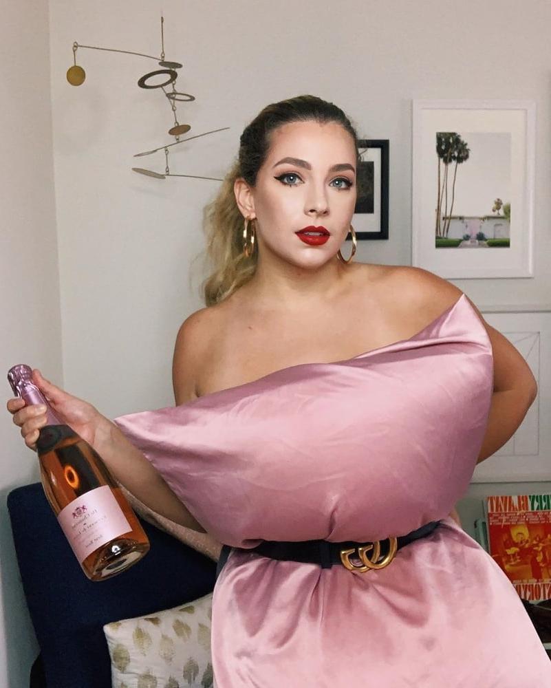 25P Busty Beauty Alex