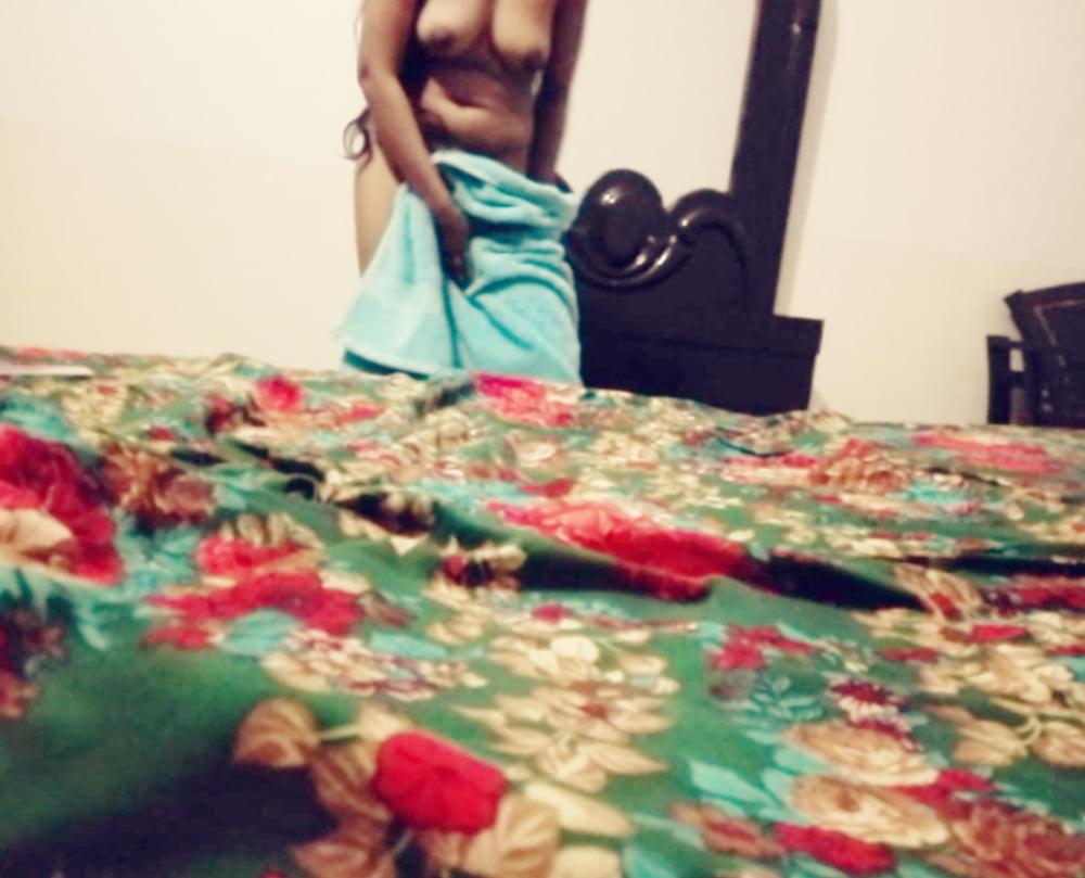 24P Pakistani Desi Randi