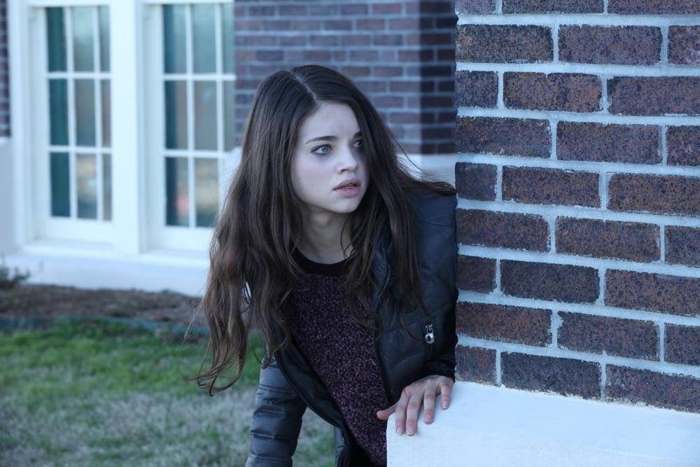 25P India Eisley enigmatic beauty