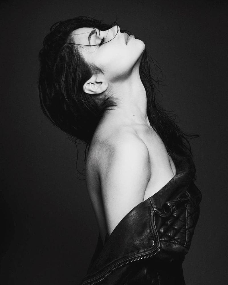 25P India Eisley enigmatic beauty