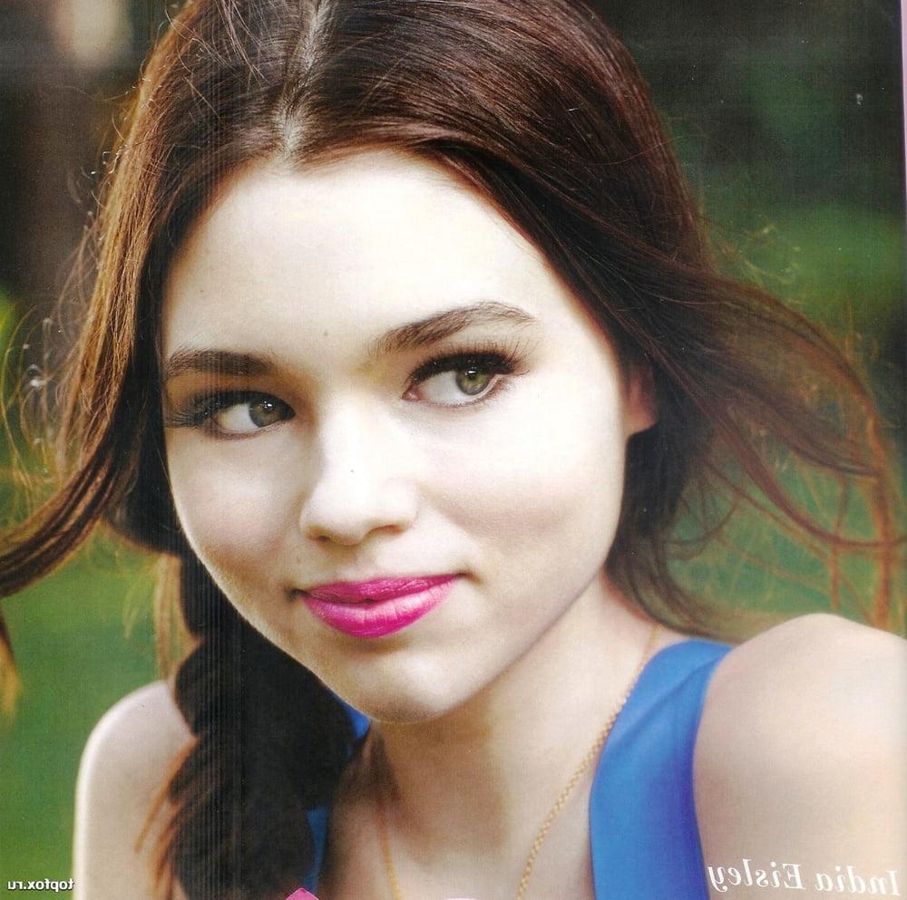 25P India Eisley enigmatic beauty