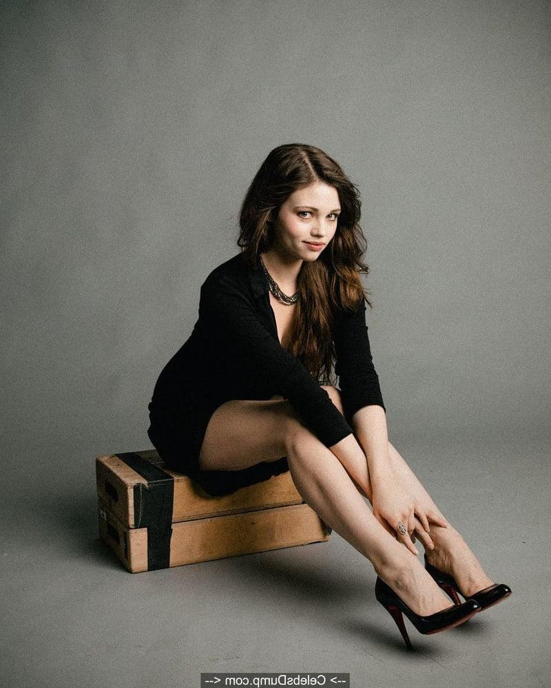 25P India Eisley enigmatic beauty