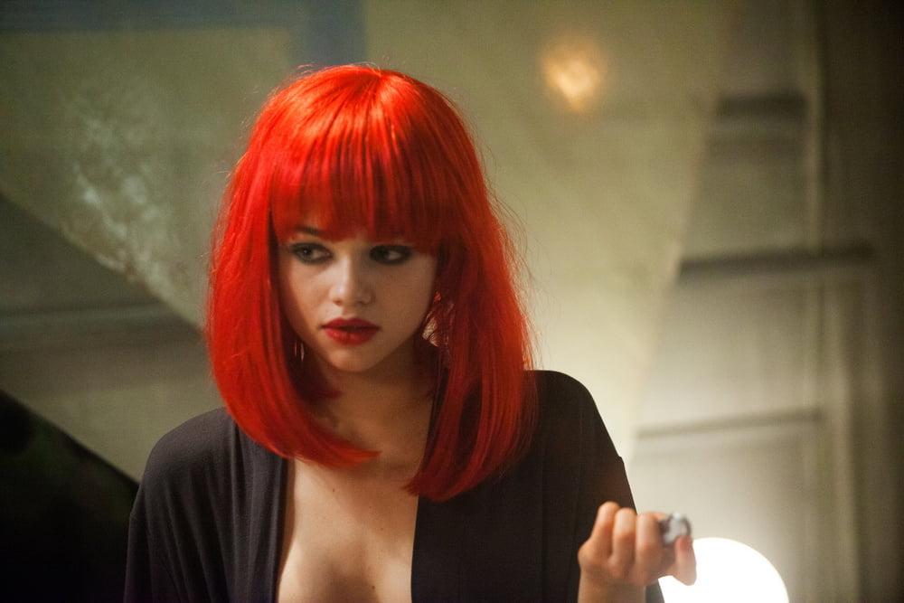 25P India Eisley enigmatic beauty