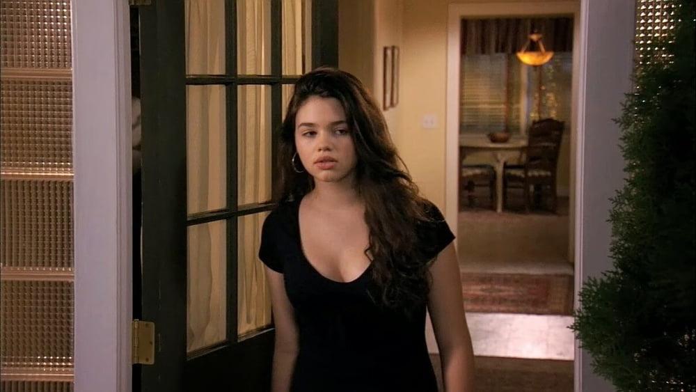 25P India Eisley enigmatic beauty