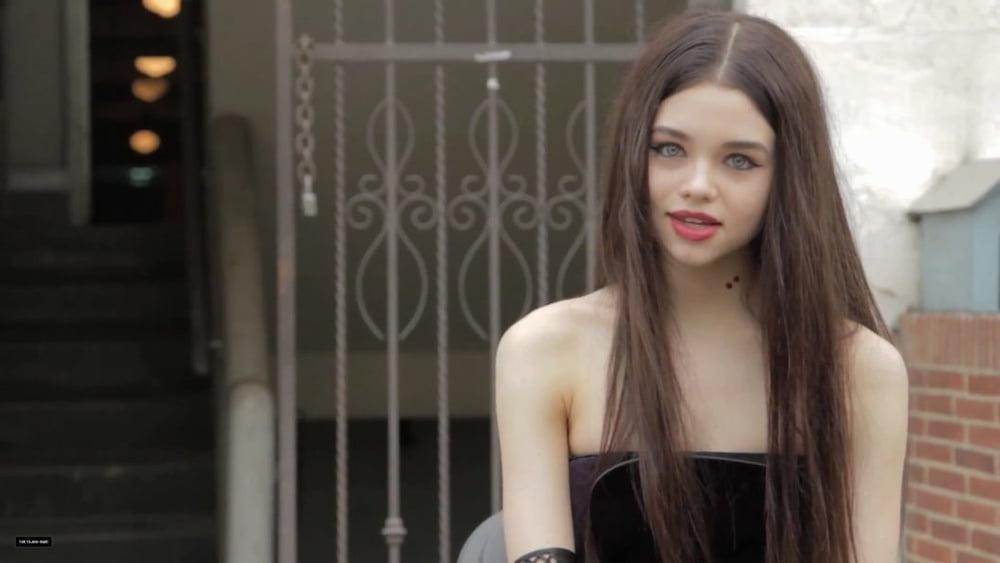 25P India Eisley enigmatic beauty