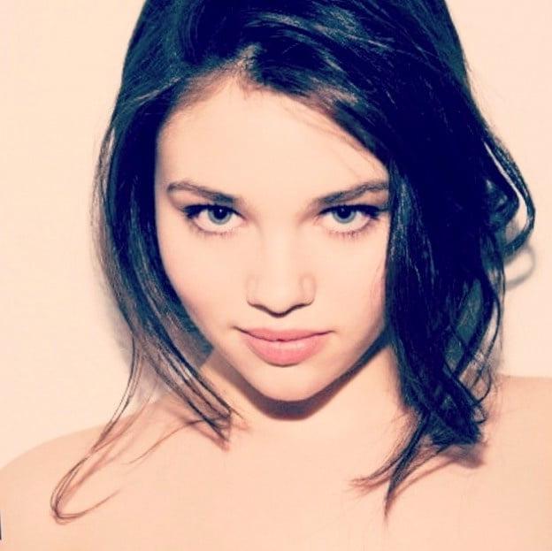 25P India Eisley enigmatic beauty