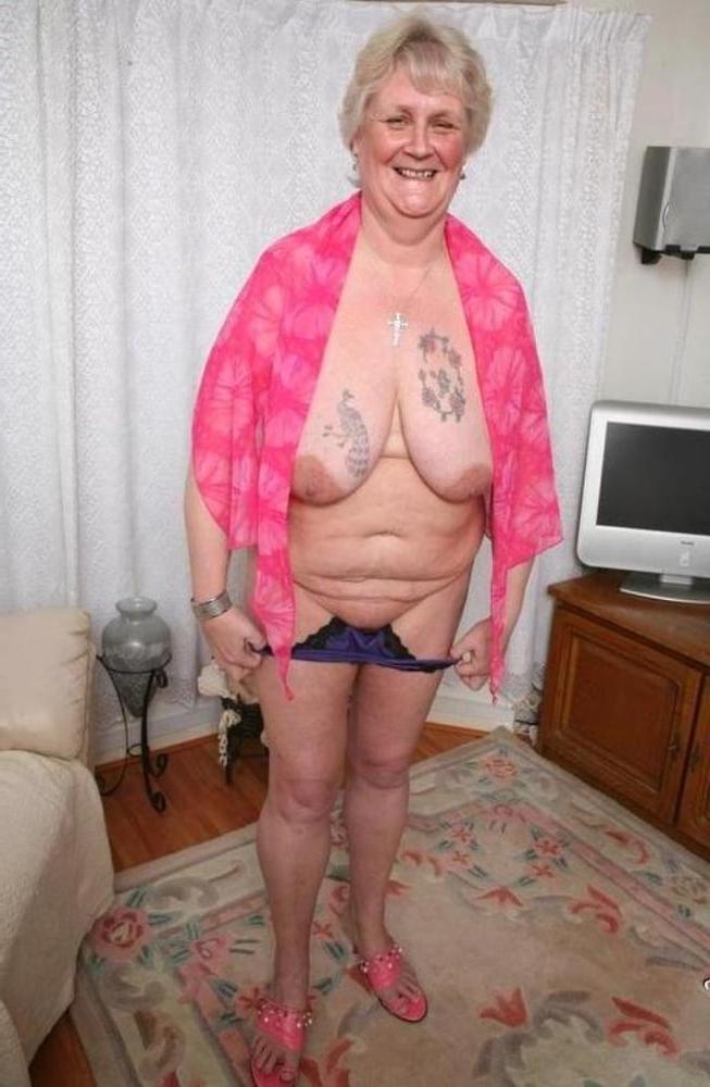 25P A curvy mature beauty mix